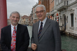 Aaron Betsky, direttore della 11. Mostra Internazionale di Architettura con Paolo Baratta, presidente della Fondazione La Biennale di Venezia - Aaron Betsky, director of the 11th International Architecture Exhibition with Paolo Baratta, president of La Biennale di Venezia Foto / Photo: Giorgio Zucchiatti Courtesy: Fondazione La Biennale di Venezia