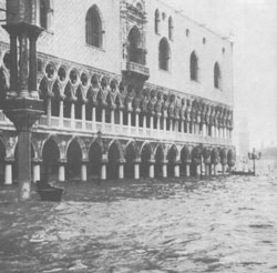 Foto storica: Piazza S. Marco il 4 novembre 1966